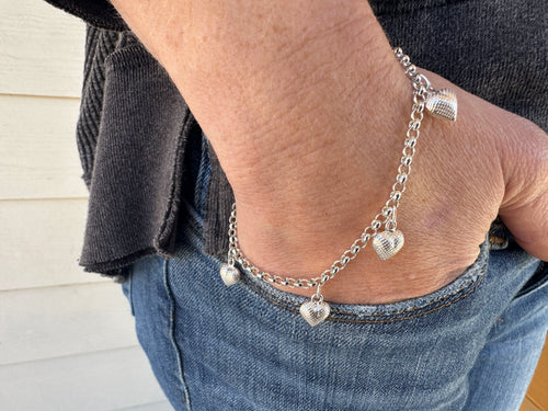 Bracelet - silver chain with hearts - MORE STYLES
