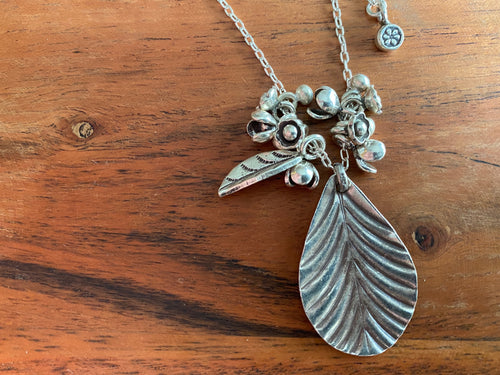 Necklace - silver chain w/ leaf cluster
