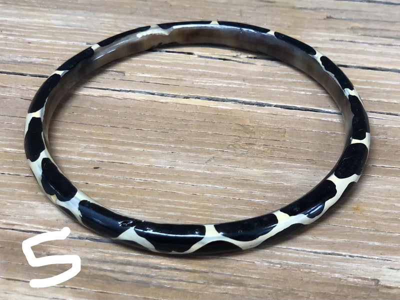 Cowhorn Bangle - Thin Painted